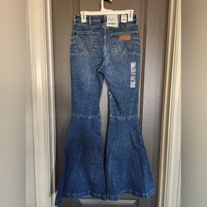 New Wrangler high rise retro trumpet flare 28 x 36 jeans